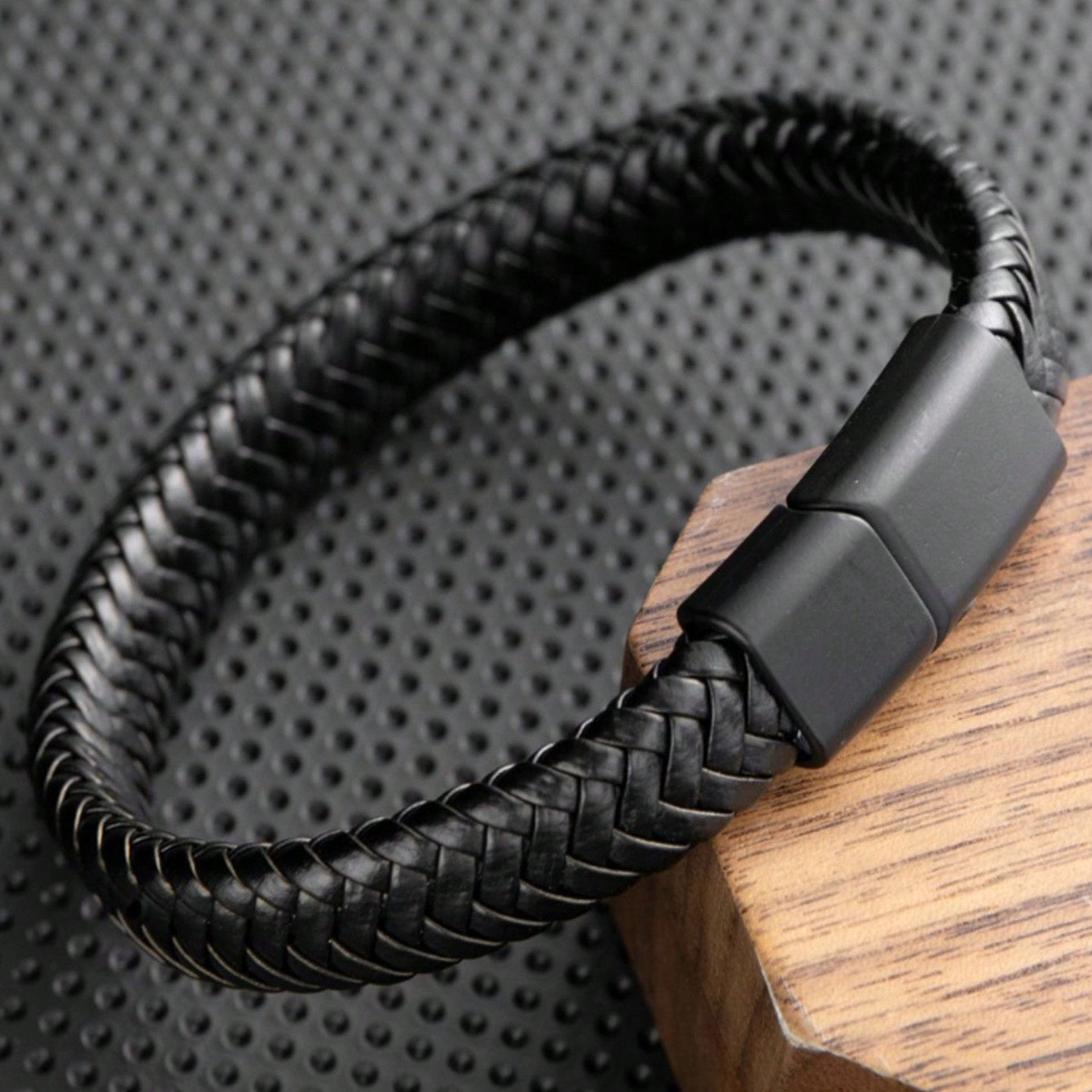 1-Pack Men's Fashion Open Bangle, Sporty Style Faux Leather Woven Bracelet